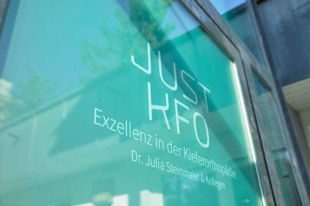 Orthodontist Cologne - JUST KFO - Dr. Steinmaier + Kollegen - Dr. Steinmaier - Entrance