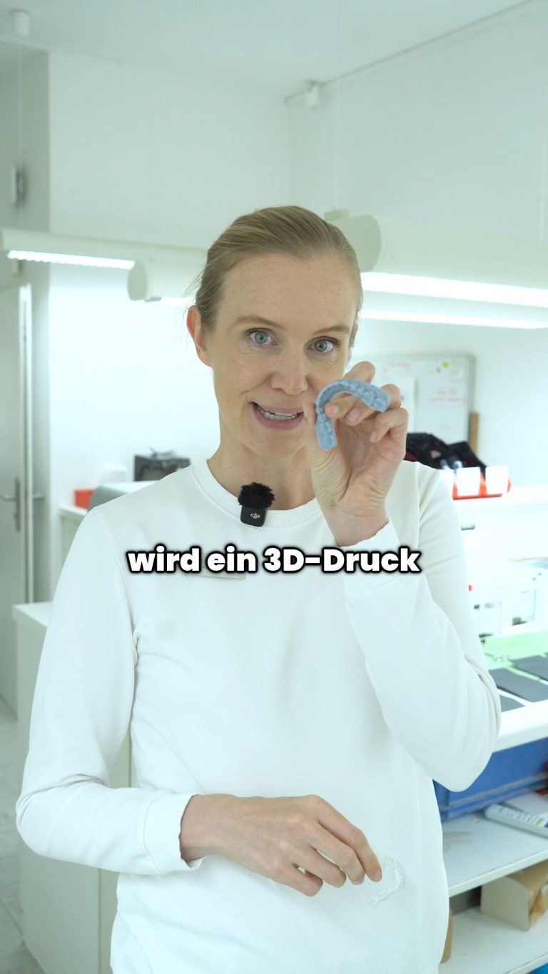 So entstehen deine Aligner bei uns im Labor. Scan, 3D-Druck, Folie tiefziehen, zuschneiden, polieren, desinfizieren. …